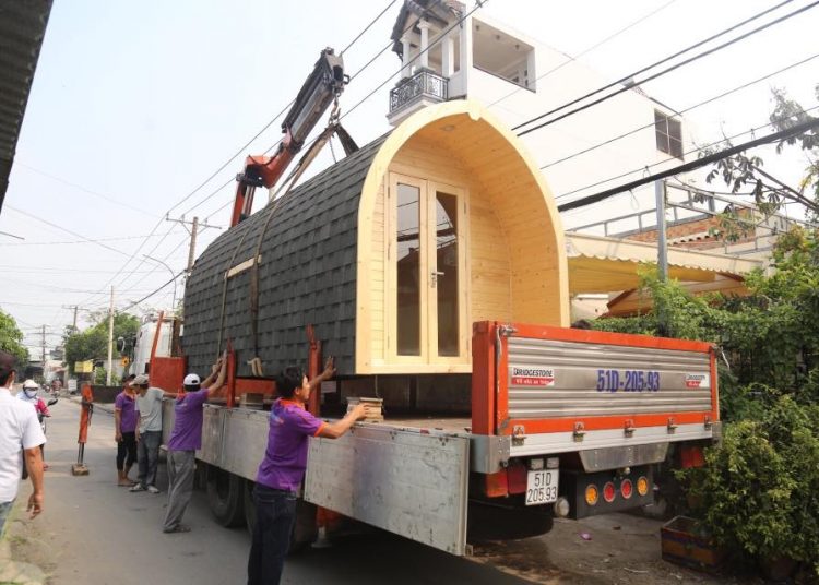 Quá trình vận chuyển ngôi nhà gỗ thông minh